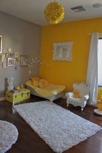 quarto infantil cinza e amarelo 
