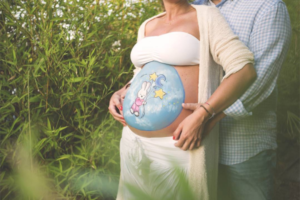 a arte de pintar barrigas de grávidas