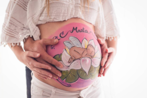 Pintura em barriga de grávida 