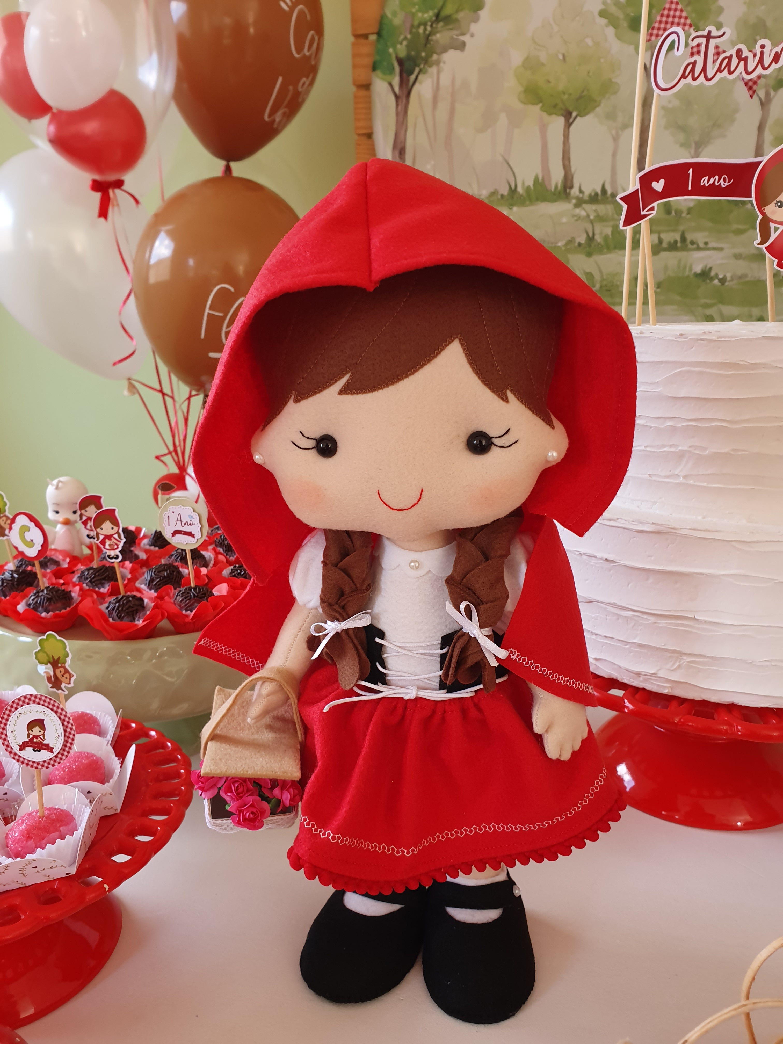 Bolo Chapeuzinho Vermelho  Bolo da chapeuzinho vermelho, Festa infantil chapeuzinho  vermelho, Decoração de bolo infantil